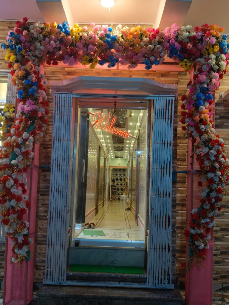 Hotel Priyaansh Decorative Welcome Gate Entrance